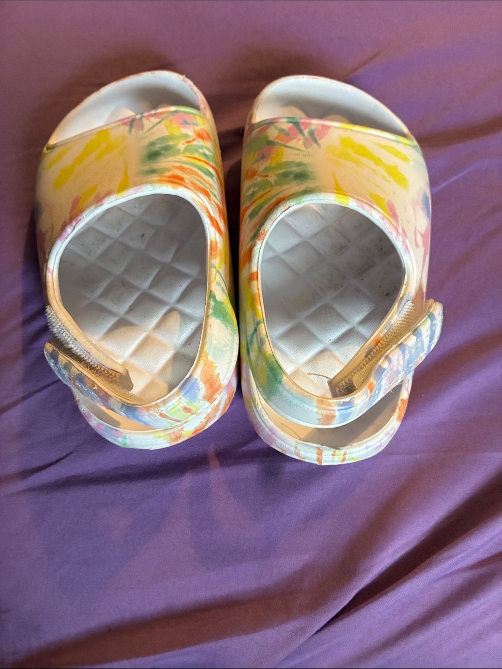 Cat & Jack Kids Paint-Splatter Clog Sandals in White and Multi